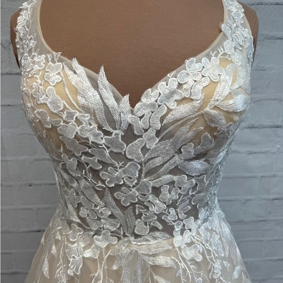 New Wedding Gown by Davinci 50751 - Picture 5 of 7